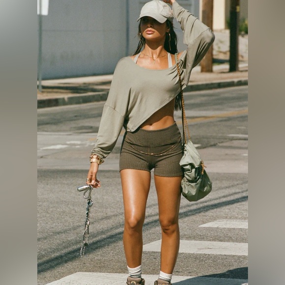 NWT STYLISH JOAH BROWN RELAXED CROP LONG SLEEVE SAGE M/L - Picture 3 of 5